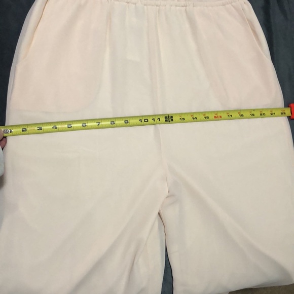 🆕Gorgeous crepe cream jumpsuit❤️New with tags⭐️ - Picture 10 of 10